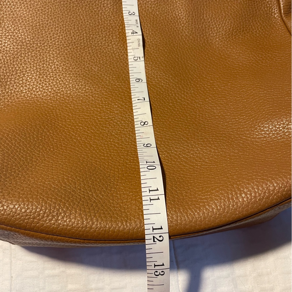 Michael Kors Hobo. Carmel color - Picture 6 of 9